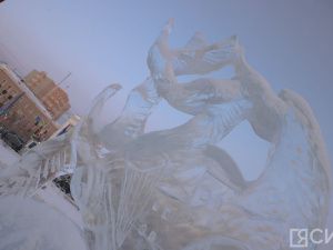 Искусство из снега и льда: зимние скульпторы соревнуются в Якутске за звание лучшего