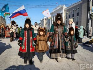 1700 человек прошлись в национальных костюмах по центру Якутска