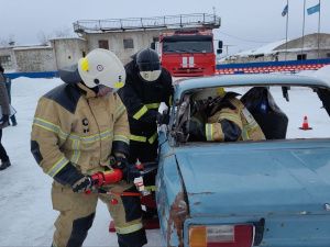 В Якутске проходят соревнования по проведению аварийно-спасательных работ при ДТП