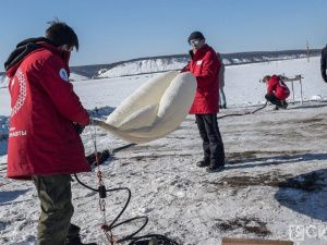Школьники из Якутии и Гонконга запустили стратосферный спутник в селе Чапаево
