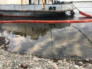 На реке Алдан произошел разлив нефтепродуктов