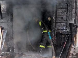 Пожар в жилом доме произошел в Олекминском районе. Пострадал один человек