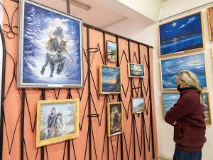 В Якутске открылась выставка художника Игоря Константинова