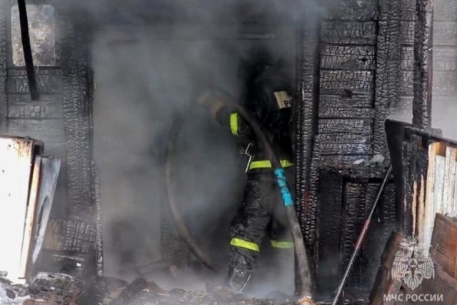 Пожар в жилом доме произошел в Олекминском районе. Пострадал один человек