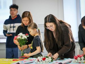 В Якутске прошел мастер-класс «Букет для мамы» в честь Дня матери в республике