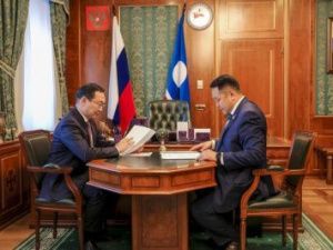 Альберта Семенова поздравляет с юбилеем Глава Якутии Айсен Николаев