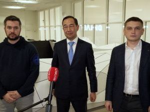 Глава Якутии провел рабочую встречу с руководством АНО «Диалог»