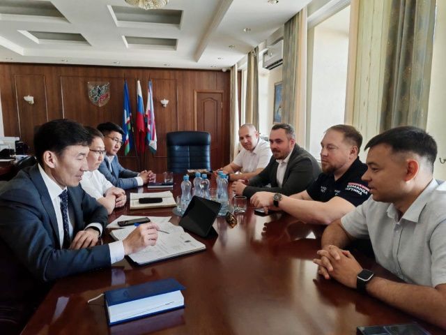 Руководство администрации города Якутска и регионального отделения «Народного фронта» обсудили вопросы взаимодействия