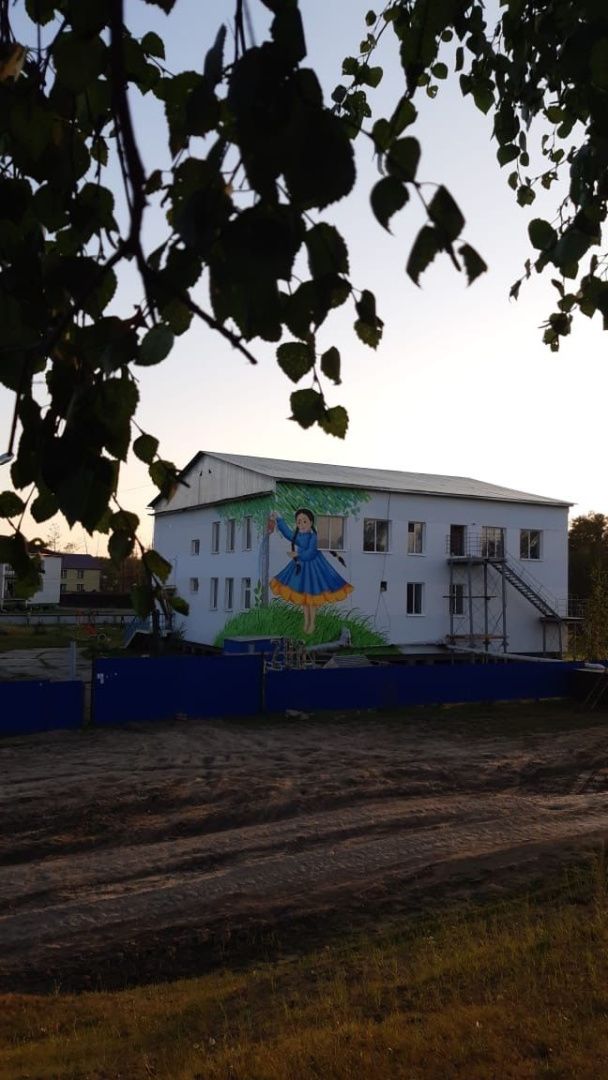 В Чурапчинском улусе на здании детсада нарисовали мурал