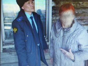 85-летней одинокой якутянке помогли устранить течь на крыше после обращения в прокуратуру