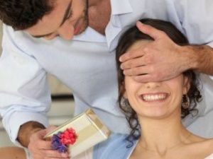 Житель Якутии подарил жене краденный телефон в качестве новогоднего подарка