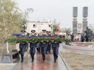 В Якутске возложили цветы в память об окончании Второй мировой войны