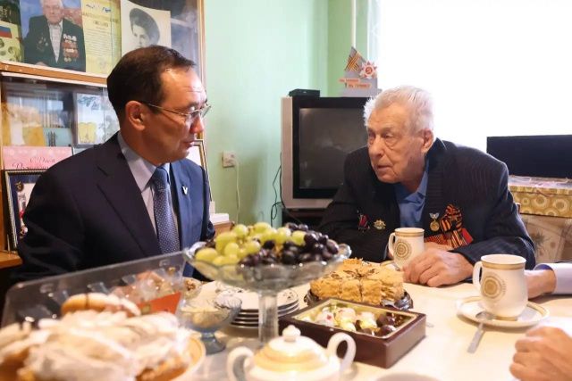 Айсен Николаев навестил ветерана Великой Отечественной войны в Чульмане