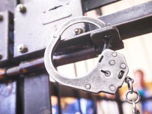 После совместного застолья сосед вынес вещи из арендуемой квартиры