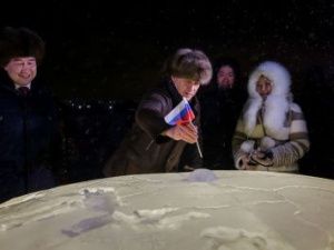 В Якутске делегации ДФО показали карту Дальнего Востока, выполненную изо льда