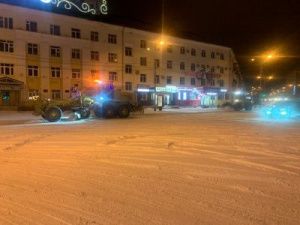 АО «Якутдорстрой» убирает снег с улиц