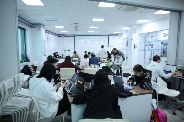 Начался прием заявок на участие в хакатоне «HACK-the-ICE 5.0. Old School»