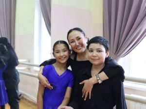 Коллеги из Союза танцевального спорта Якутии поздравили Людмилу Николаеву с юбилеем