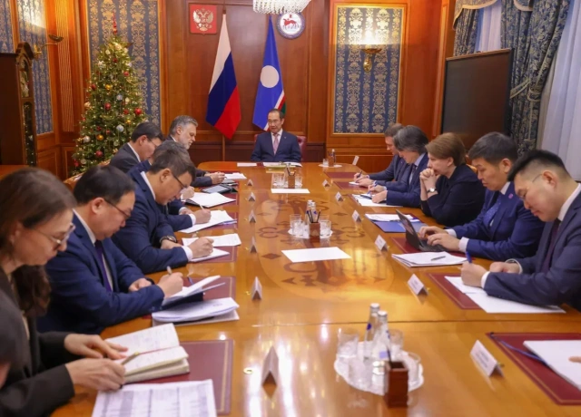 Айсен Николаев распорядился усилить работу всех служб в период новогодних праздников