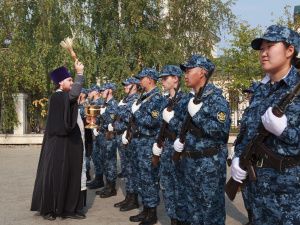 В День государственного флага Российской Федерации сотрудники уголовно-исполнительной системы торжественно приняли присягу и получили удостоверения