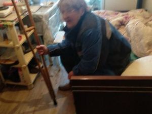 В Якутске одинокая беспомощная бабушка нуждается в срочной помощи