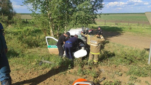 В Мирнинском районе при попытке обгона погиб водитель машины судебных приставов