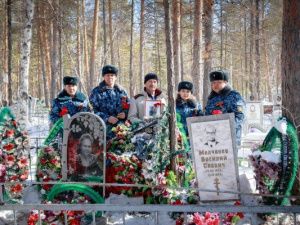 Сотрудники УФСИН почтили память ветерана Великой Отечественной войны Марфы Алексеевны Молчановой и труженика тыла Василия Саввича Молчанова