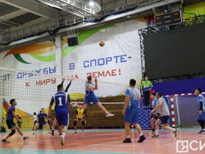 Стартовал республиканский чемпионат по волейболу среди мужских команд в Нижнем Бестяхе
