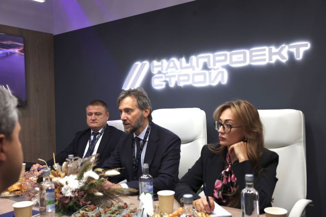 Делегация АО «АК «ЖДЯ» приняла участие в Международной промышленной выставке «Иннопром-2025»