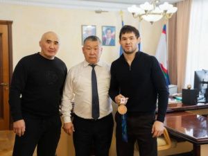 Дмитрий Садовников поздравил Виктора Рассадина с успешным выступлением на Азиатских играх в Японии