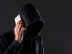 Суд взыскал с московских «дропперов» 996 тысяч рублей в пользу пенсионера из Нерюнгри