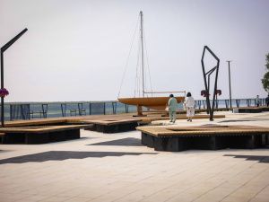 Глава Якутии проверил ход благоустройства набережной реки Вилюй в Нюрбе