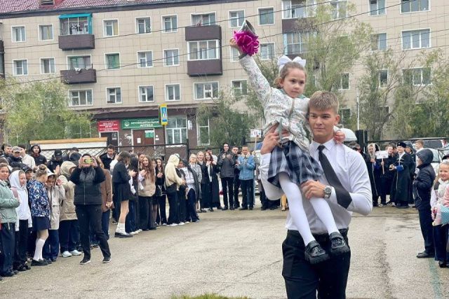 Вице-премьеры Якутии поздравили школьников с Днем знаний