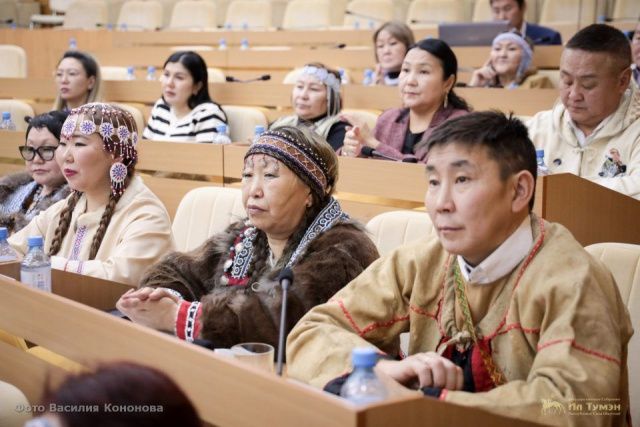 В парламенте Якутии прошла встреча народных депутатов с делегатами VI Съезда эвенов России