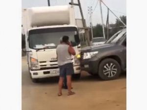 В Якутске водитель на парковке разбил несколько автомобилей