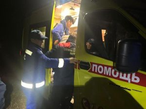 В Якутии спасатели вывезли из леса мужчину, которому потребовалась помощь врачей