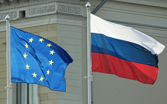 Euractiv: Венгрия и Словакия поддержали 17-й пакет санкций против России