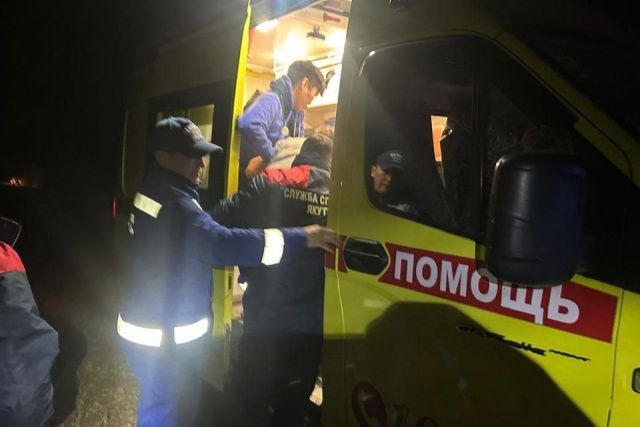 В Якутии спасатели вывезли из леса мужчину, которому потребовалась помощь врачей