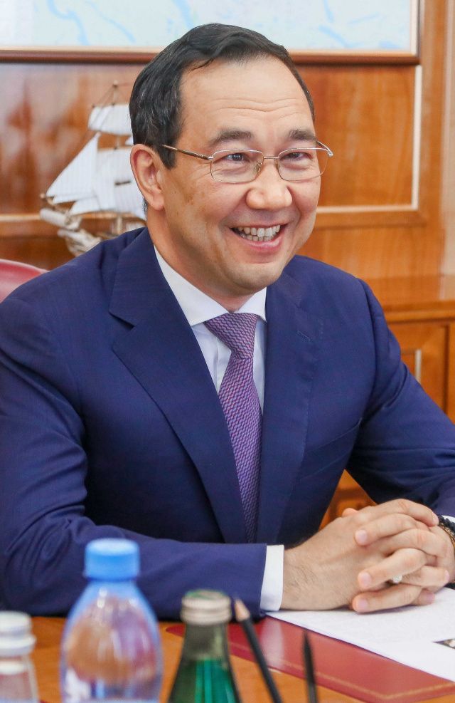 Айсен Николаев поздравил с вековым юбилеем ветерана Великой Отечественной войны