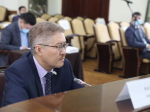 «Работая в школе, я нашел себя». Айаан Васильев — о работе директора школы и депутатской деятельности