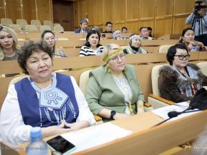 В парламенте Якутии прошла встреча народных депутатов с делегатами VI Съезда эвенов России