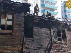 В Якутии два человека пострадали при пожаре в жилом доме