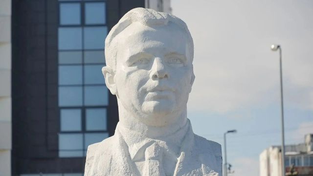 Евгений Григорьев поздравляет с Днем космонавтики