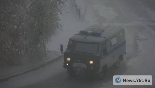 20-летняя девушка угнала автомобиль родственников и наехала на забор