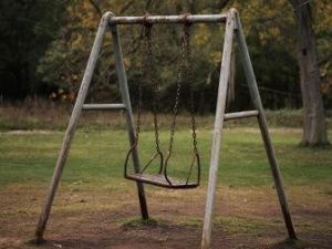 Верховный суд Якутии оставил в силе решение о взыскании 3,3 млн рублей с УК за покалеченную на качелях девочку