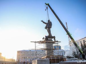В отреставрированный памятник Ленину в Якутске заложили капсулу времени