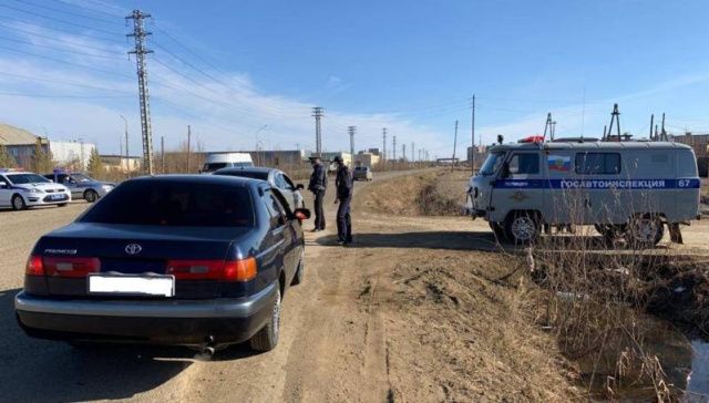В Мирном задержали нелегального таксиста. Он вез пассажира на неисправном автомобиле