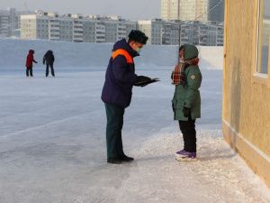 Специалисты МЧС России рекомендуют выбирать безопасные места зимнего отдыха