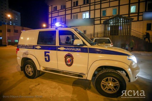 Избили и пытались насильно увезти: в Якутске уволили полицейского после инцидента по ул. Рыдзинского
