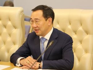 Айсен Николаев обсудил с руководством Росавтодора планы по строительству дорог